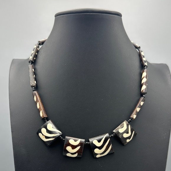 Bone Black and Cream Necklace - Picture 1 of 4